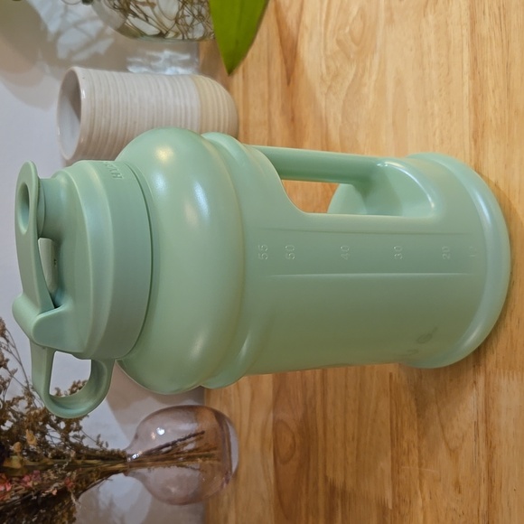 Matcha Green Hydrojug Pro BPA Free Plastic Water Jug Half Gallon - Picture 2 of 6